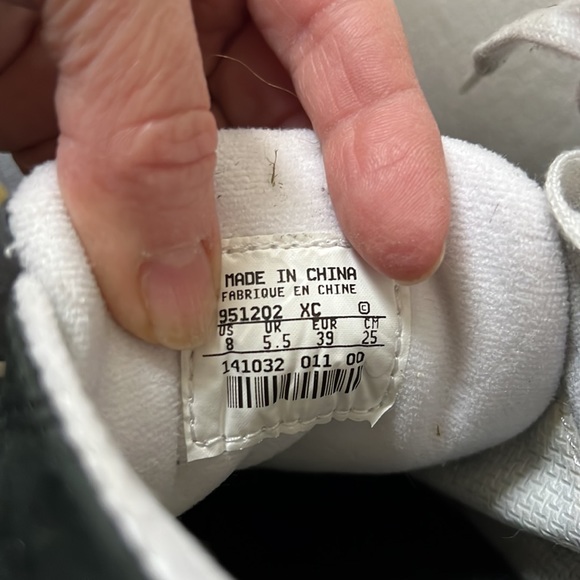 Nikes - Picture 5 of 5